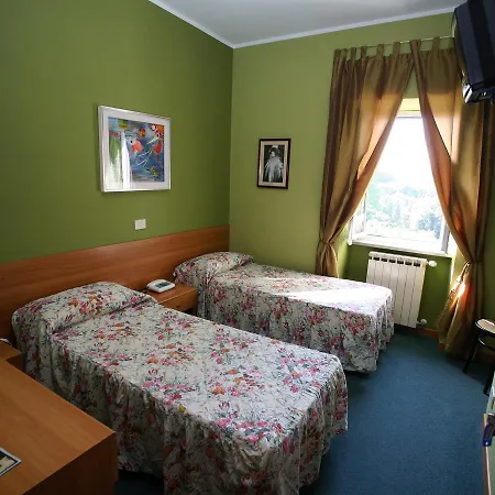 Отель Sutrium Сутри